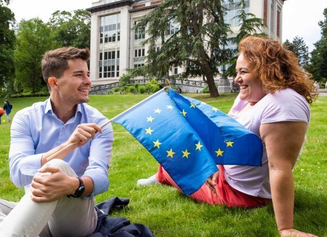 Young people with the European flag